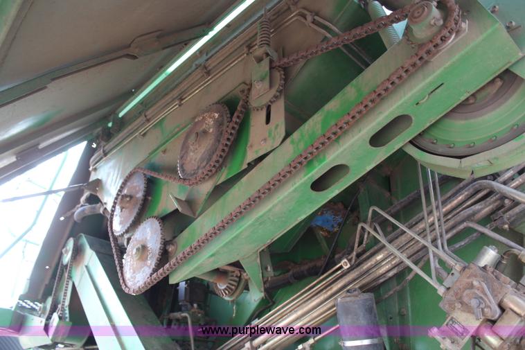 image for item H1381 1992 John Deere 9500 combine