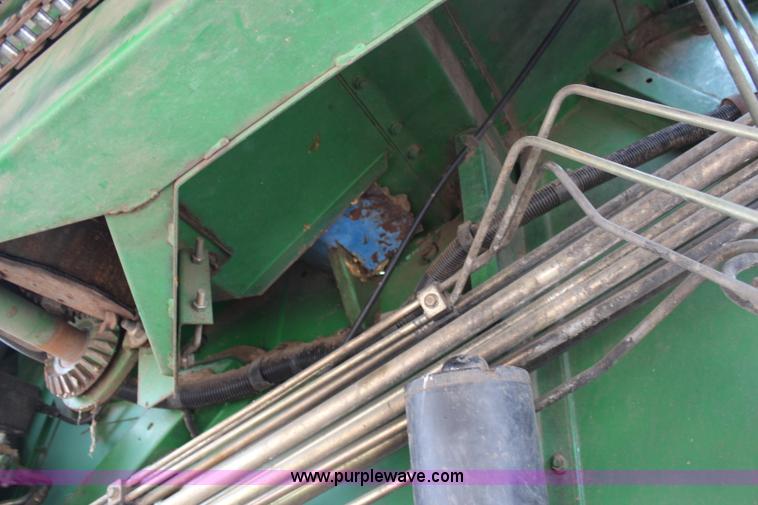 image for item H1381 1992 John Deere 9500 combine