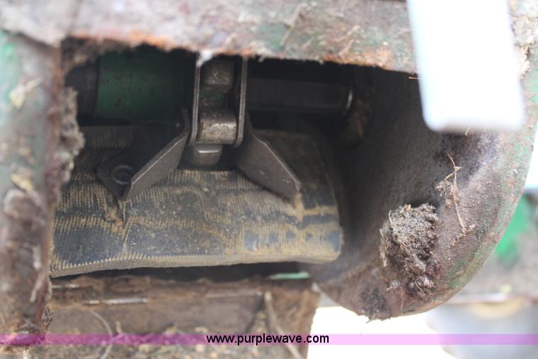 image for item H1381 1992 John Deere 9500 combine