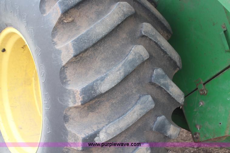 image for item H1381 1992 John Deere 9500 combine