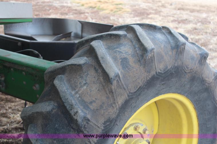 image for item H1381 1992 John Deere 9500 combine