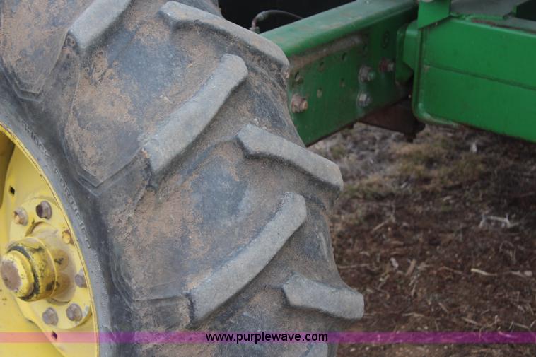 image for item H1381 1992 John Deere 9500 combine