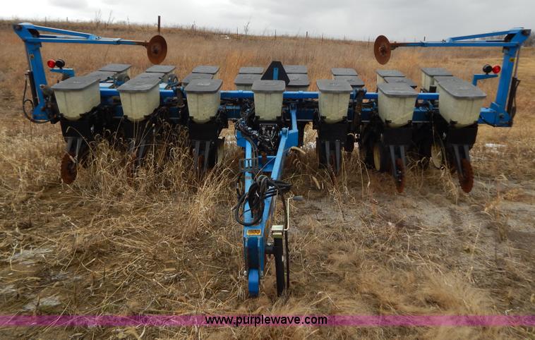 image for item H3802 Kinze 2000 rigid frame split row planter