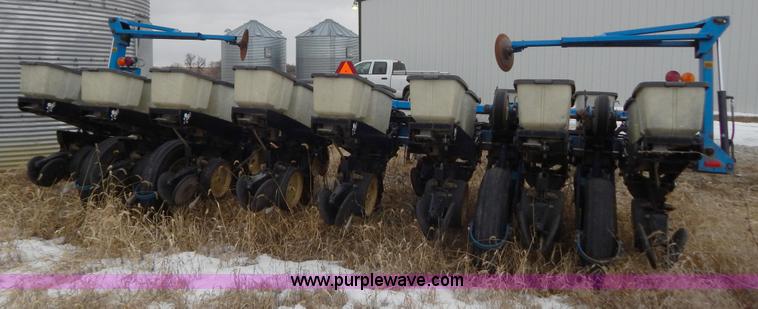 image for item H3802 Kinze 2000 rigid frame split row planter