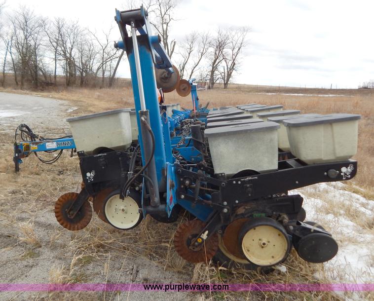 image for item H3802 Kinze 2000 rigid frame split row planter