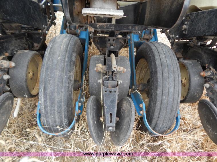 image for item H3802 Kinze 2000 rigid frame split row planter