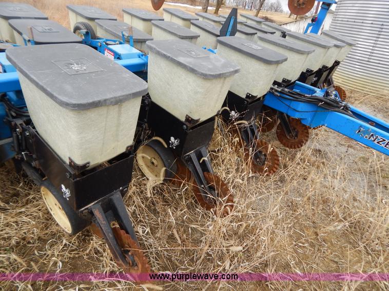 image for item H3802 Kinze 2000 rigid frame split row planter