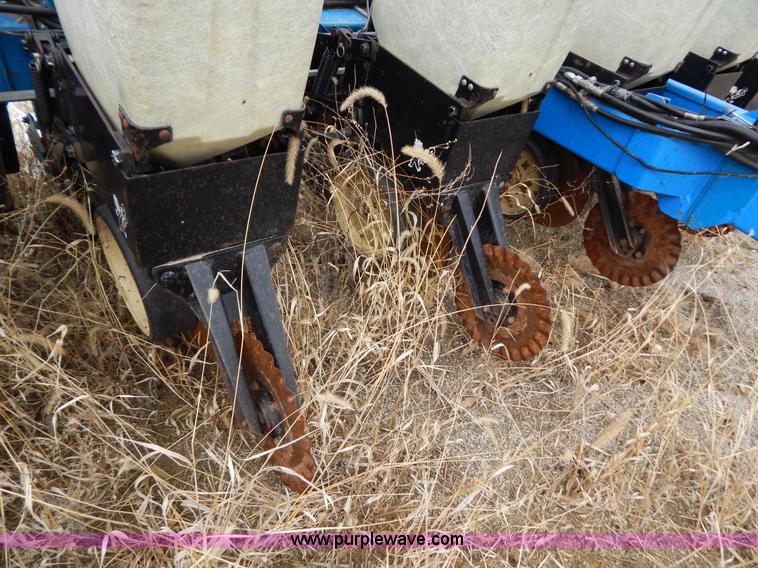 image for item H3802 Kinze 2000 rigid frame split row planter