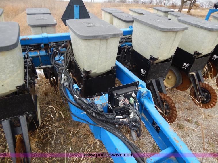 image for item H3802 Kinze 2000 rigid frame split row planter