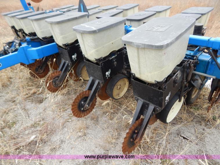 image for item H3802 Kinze 2000 rigid frame split row planter