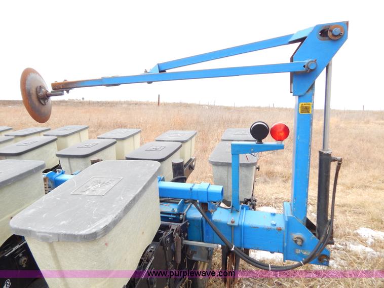 image for item H3802 Kinze 2000 rigid frame split row planter