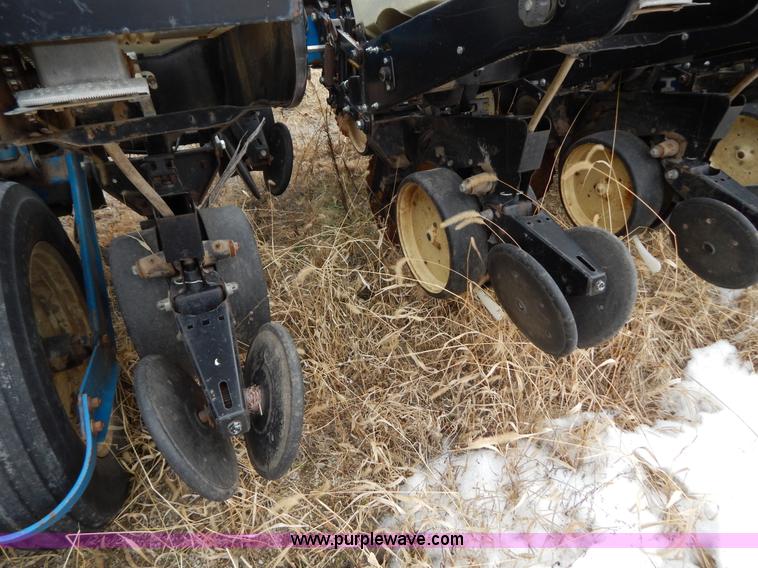 image for item H3802 Kinze 2000 rigid frame split row planter