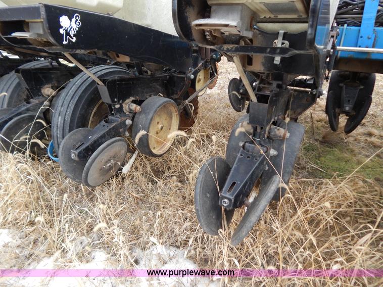 image for item H3802 Kinze 2000 rigid frame split row planter