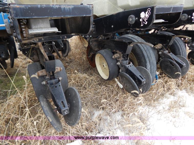 image for item H3802 Kinze 2000 rigid frame split row planter