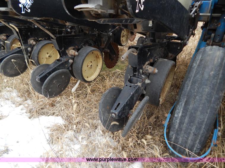 image for item H3802 Kinze 2000 rigid frame split row planter
