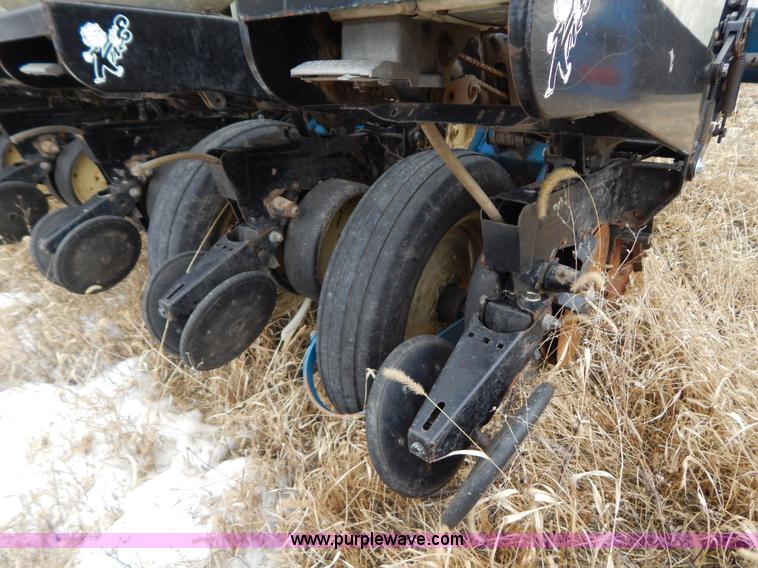 image for item H3802 Kinze 2000 rigid frame split row planter