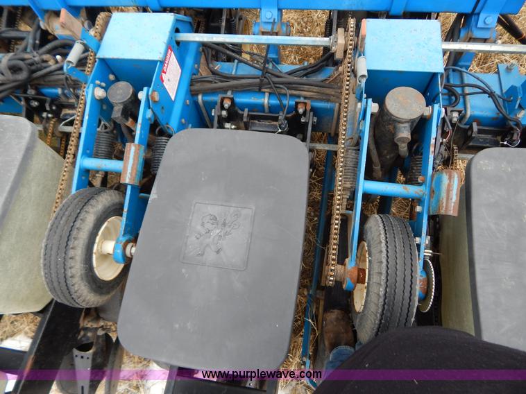 image for item H3802 Kinze 2000 rigid frame split row planter
