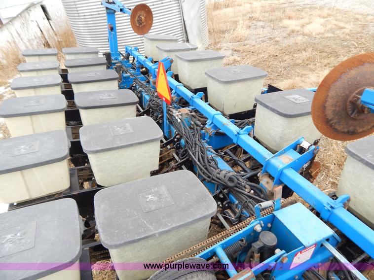 image for item H3802 Kinze 2000 rigid frame split row planter