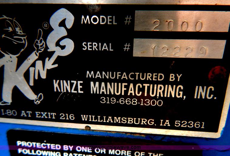 image for item H3802 Kinze 2000 rigid frame split row planter