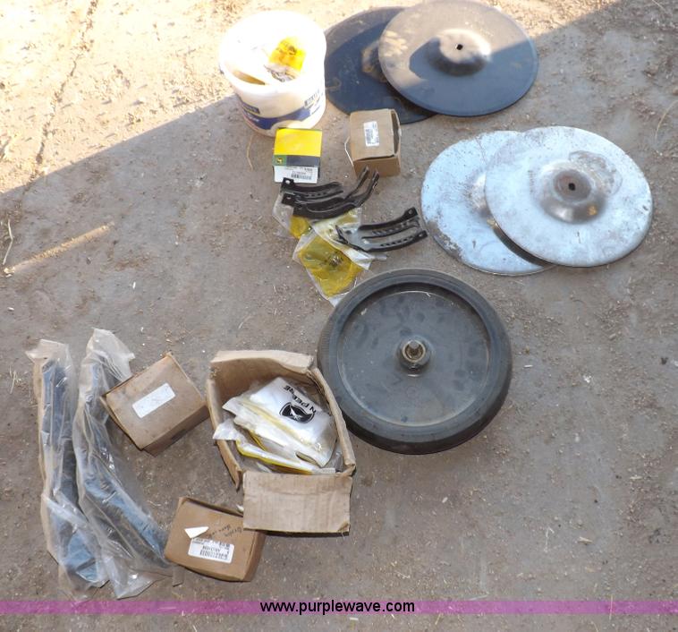 image for item I9185 John Deere 455 grain drill