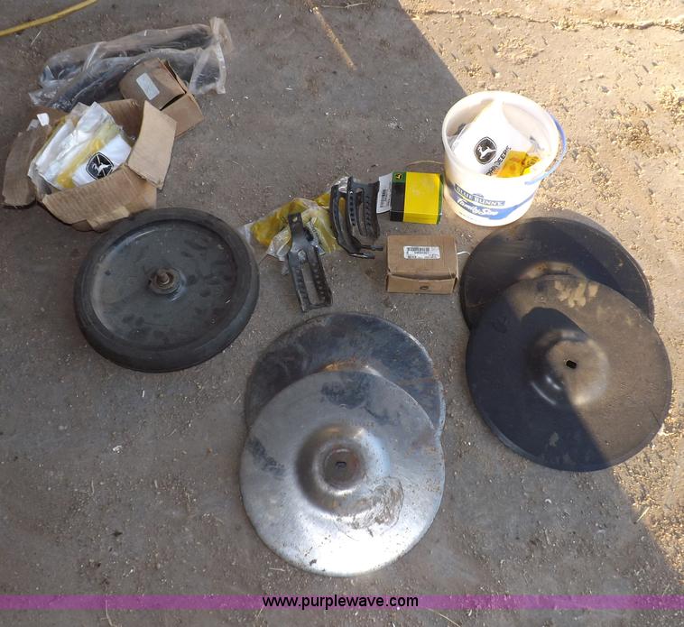 image for item I9185 John Deere 455 grain drill