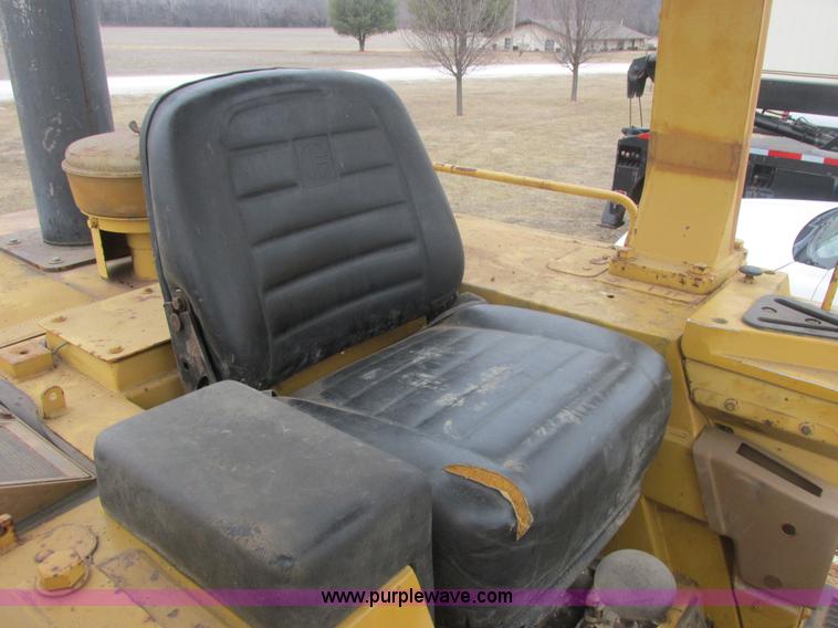 image for item AB9282 1985 Caterpillar 943 LGP track loader