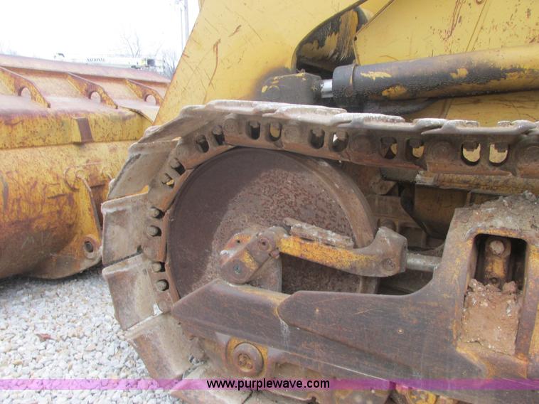 image for item AB9282 1985 Caterpillar 943 LGP track loader