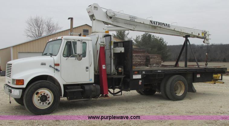 image for item AB9286 2000 International 4700 crane truck