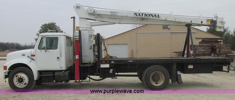image for item AB9286 2000 International 4700 crane truck