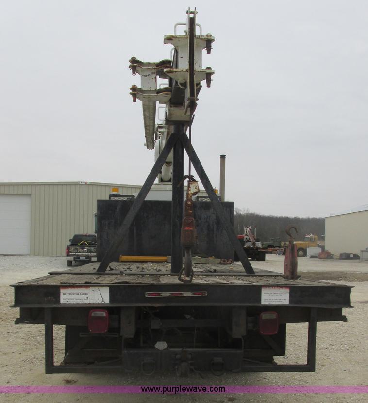 image for item AB9286 2000 International 4700 crane truck