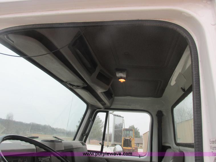 image for item AB9286 2000 International 4700 crane truck