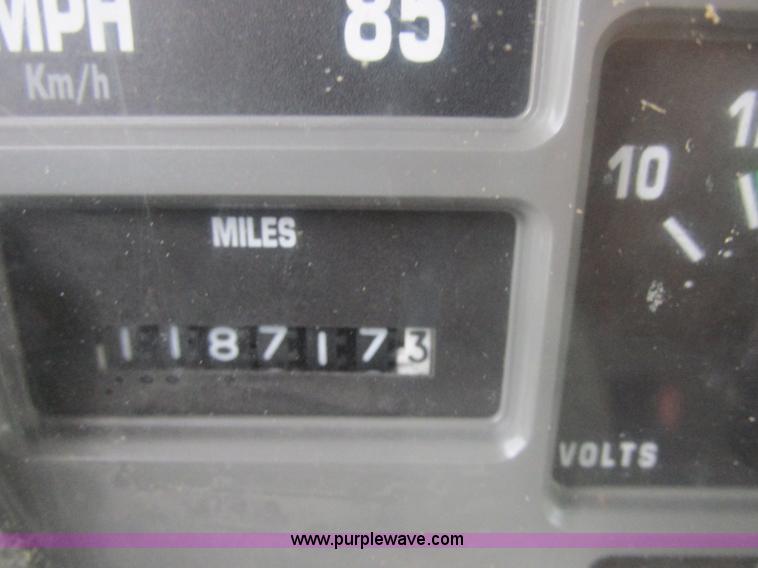 image for item AB9286 2000 International 4700 crane truck