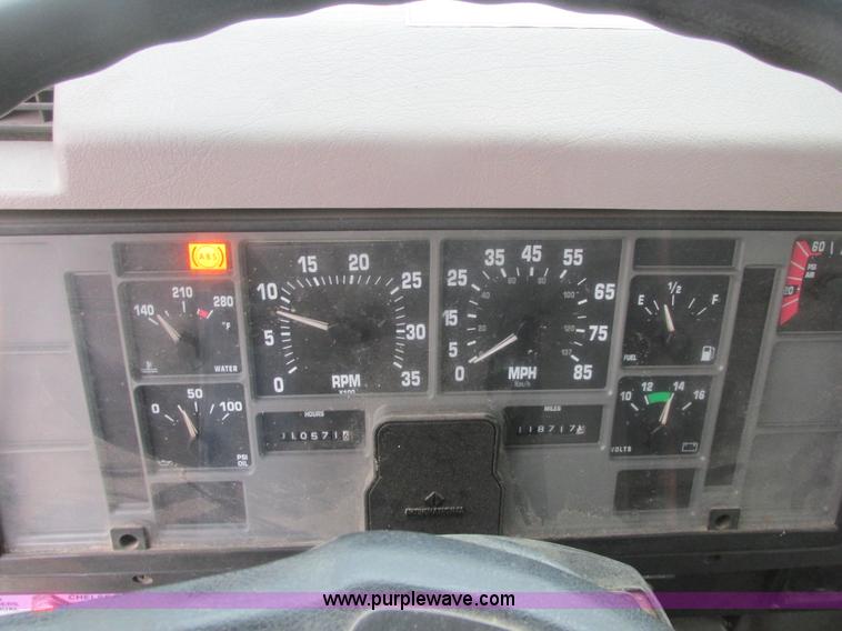 image for item AB9286 2000 International 4700 crane truck