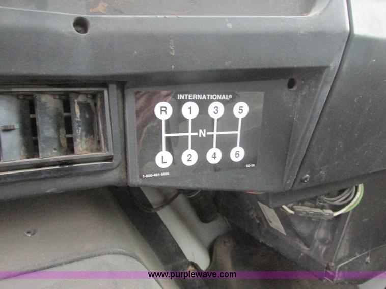 image for item AB9286 2000 International 4700 crane truck