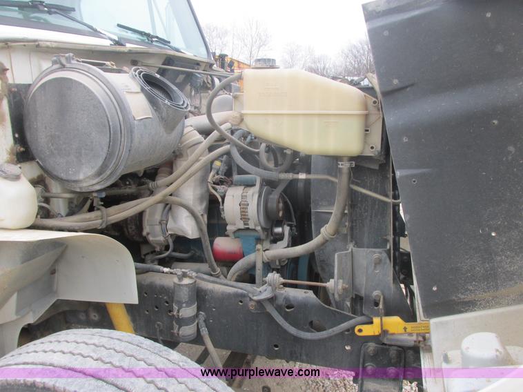 image for item AB9286 2000 International 4700 crane truck