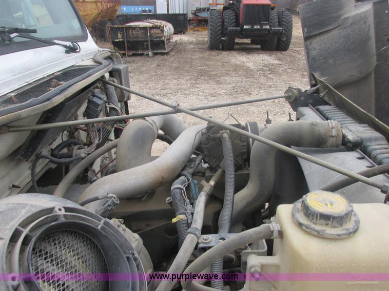 image for item AB9286 2000 International 4700 crane truck