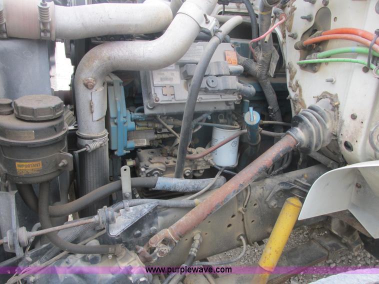 image for item AB9286 2000 International 4700 crane truck