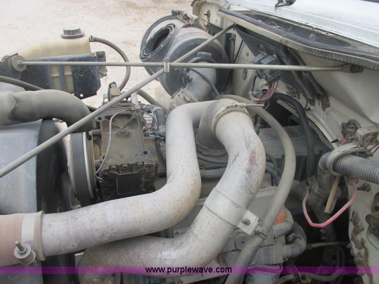 image for item AB9286 2000 International 4700 crane truck