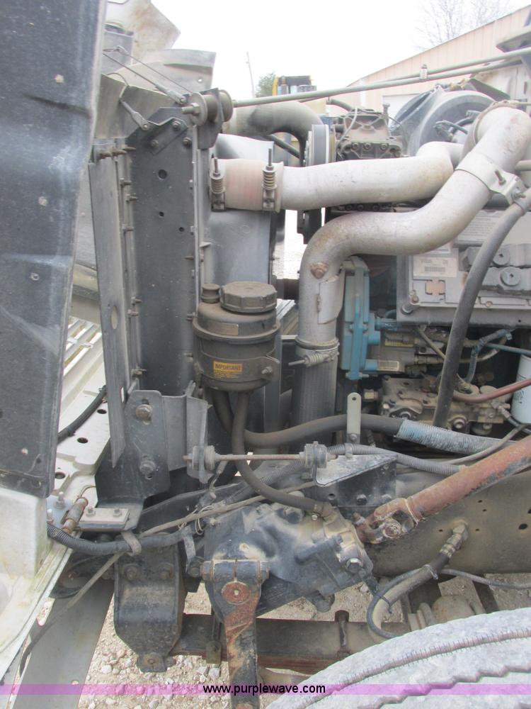 image for item AB9286 2000 International 4700 crane truck