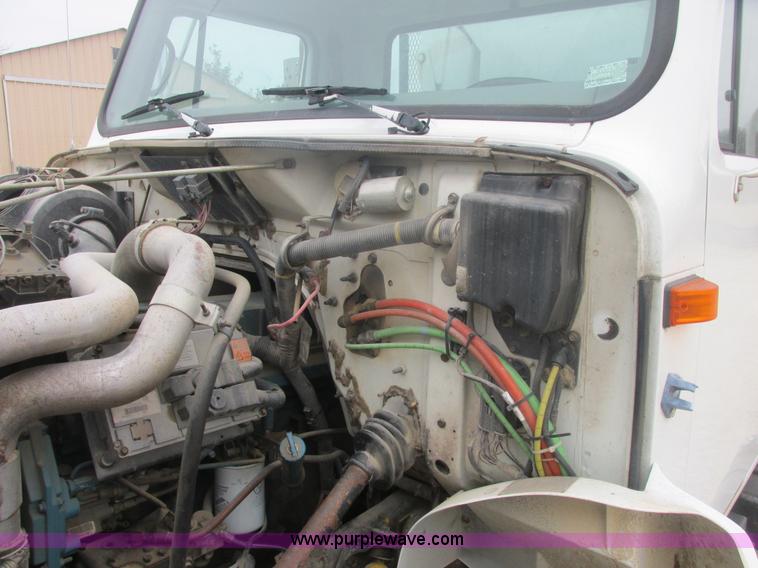 image for item AB9286 2000 International 4700 crane truck