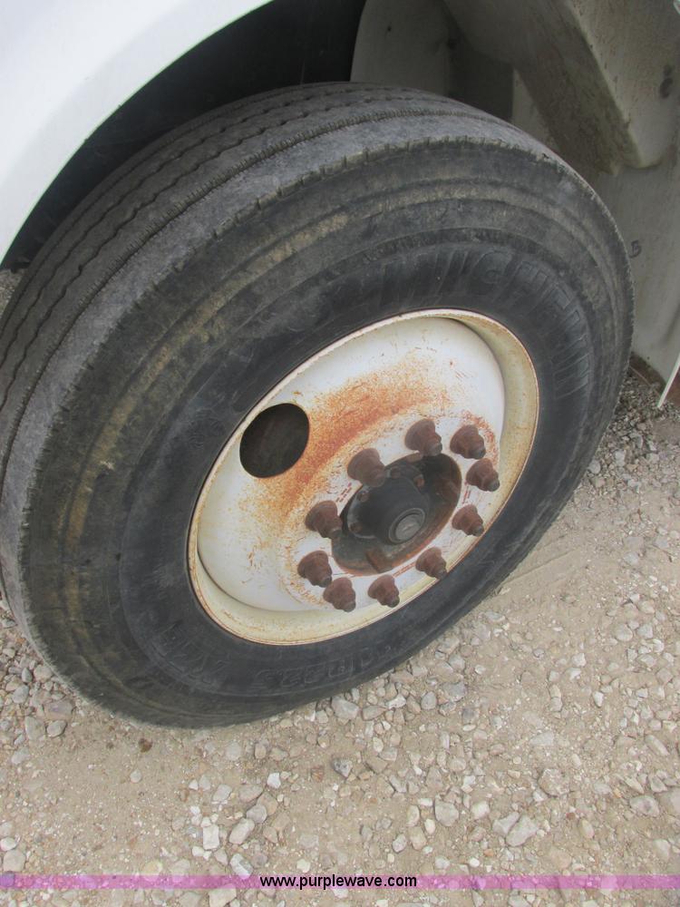 image for item AB9286 2000 International 4700 crane truck