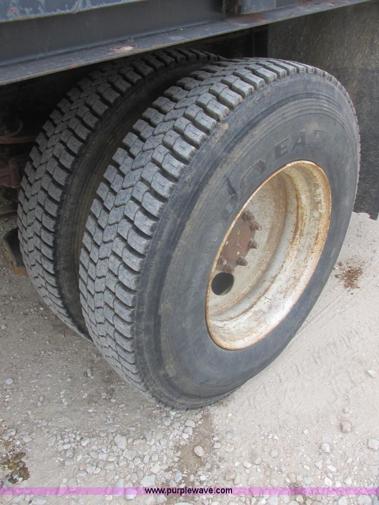 image for item AB9286 2000 International 4700 crane truck