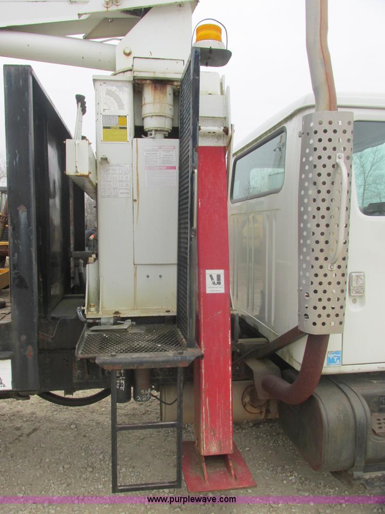 image for item AB9286 2000 International 4700 crane truck
