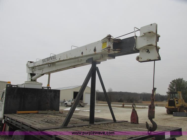 image for item AB9286 2000 International 4700 crane truck