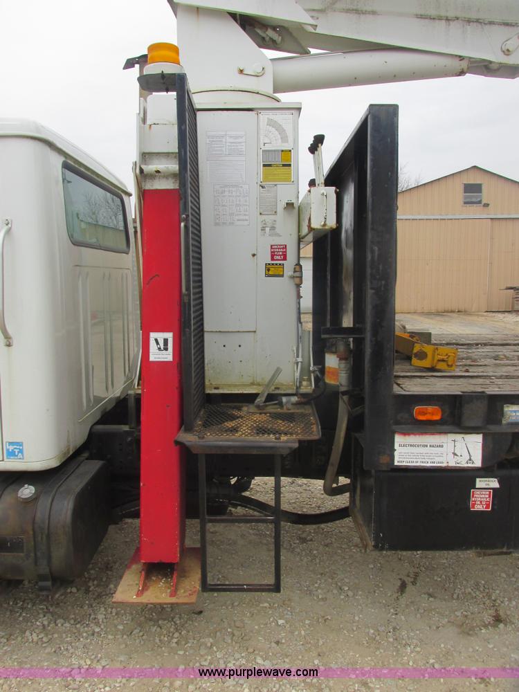 image for item AB9286 2000 International 4700 crane truck