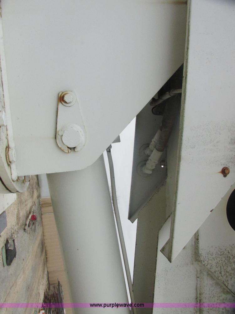 image for item AB9286 2000 International 4700 crane truck