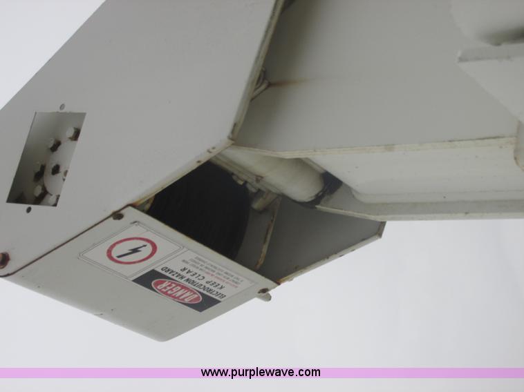 image for item AB9286 2000 International 4700 crane truck