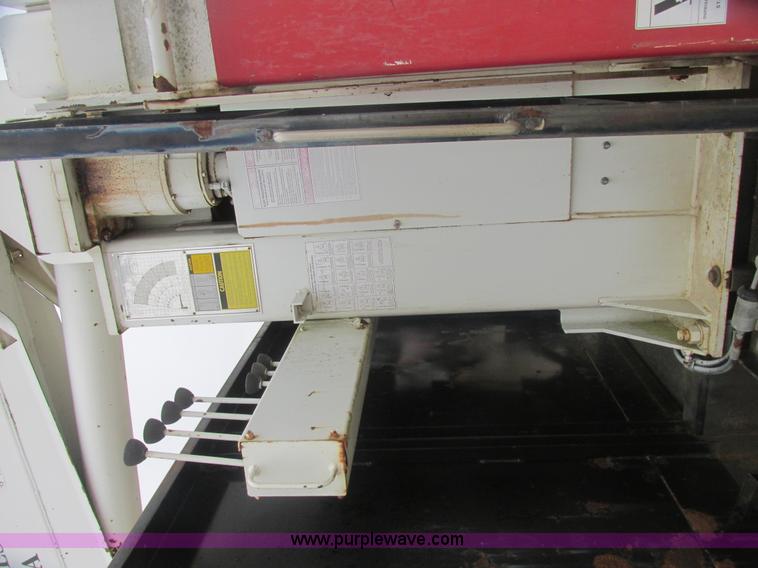 image for item AB9286 2000 International 4700 crane truck