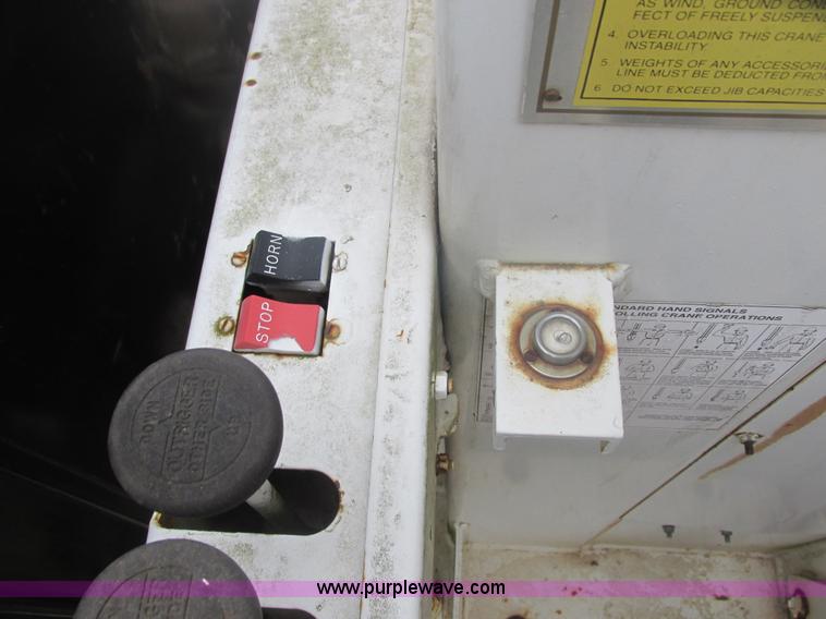 image for item AB9286 2000 International 4700 crane truck