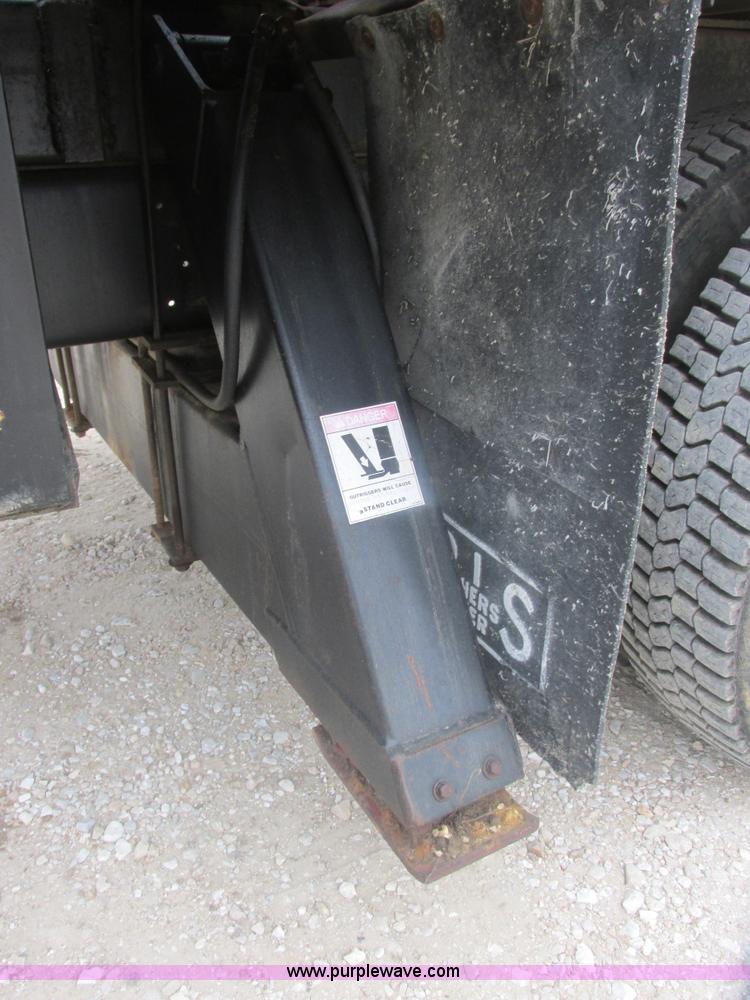 image for item AB9286 2000 International 4700 crane truck